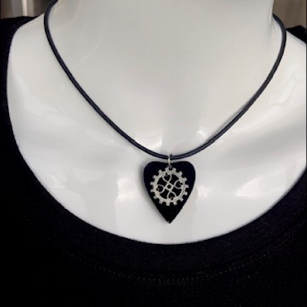 Black resin ouija board steam punk wheel necklace - Picture 8 of 12